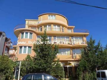 Полностью функциональный семейный отель на продажу в городе Равда, муниципалитет Нессебр, Болгария.