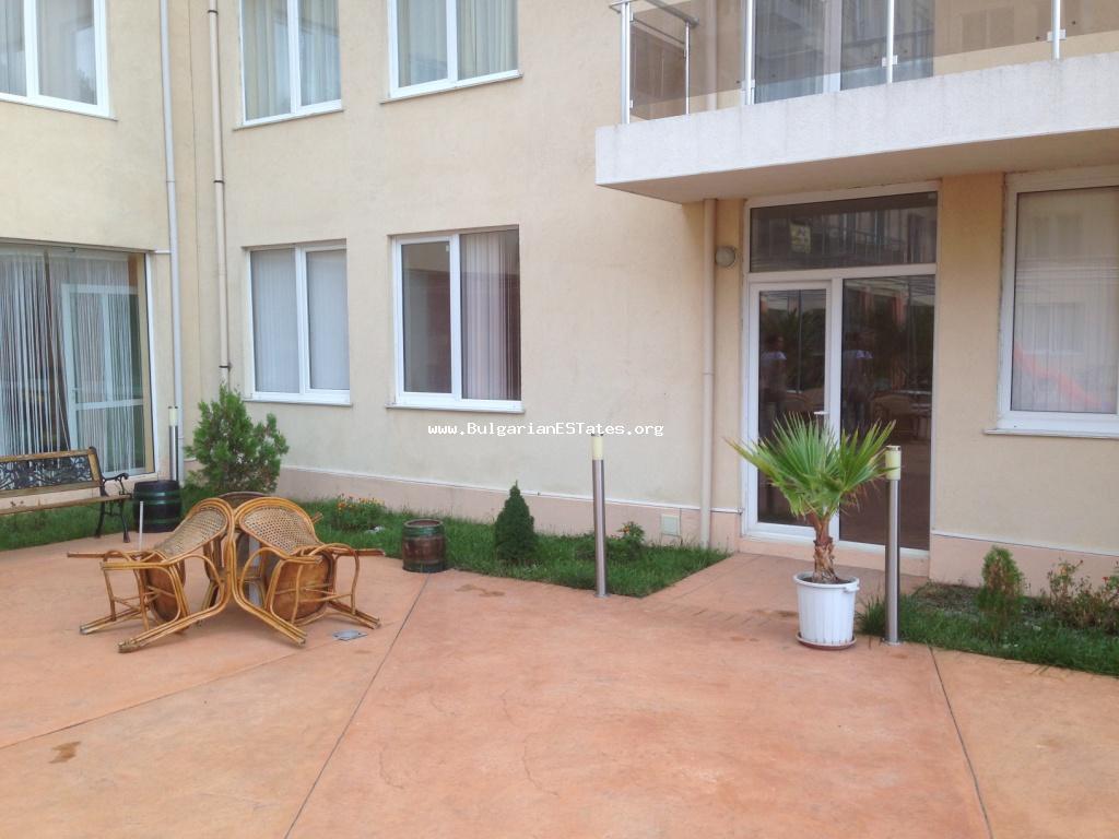 Продается недорогая трехкомнатная квартира в комплексе «Балканский Бриз 1», Солнечный берег, Болгария.