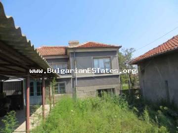 Продается дом в городе Каблешково, в 7 км от моря, и в 15 км от города Бургас.