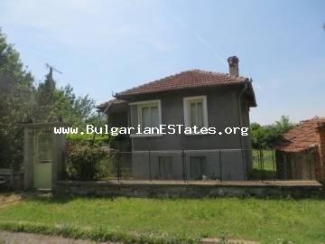 Продается дом на выгодных условиях в селе Войника всего в 68 км от г. Бургас и моря.