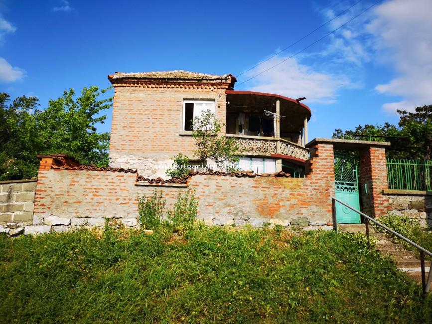 Предлагаем к продаже дом в селе Маломир всего в 20 км от города Ямбол и в 120 км от города Бургас.