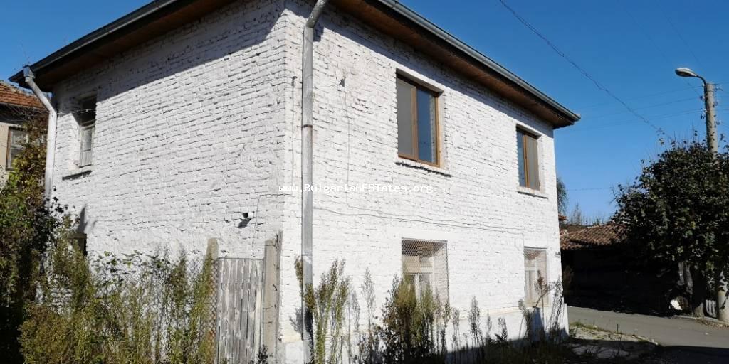 Выгодно продается реконструированный двухэтажный дом расположен в деревне Граматиково, в 35 км от моря и города Царево.