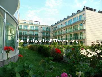 Выгодно продается двухкомнатная квартира в комплексе "Клара", жилой район Сарафово, город Бургас, всего в 100 метрах от пляжа.