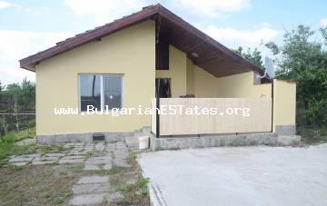 Продается дешевый дом после ремонта в деревне Трастиково всего в 15 км от Бургаса, Болгария.