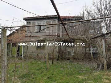 Продаем большой двухэтажный дом в деревне Дебелт, в 20 км от города Бургаса и моря.