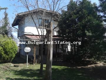 Купите двухэтажный дом в экологически чистом районе с нетронутой природой в селе Паницово, Болгария, в 16 км от моря и г. Обзор, 32 км от Солнечного Берега и 55 км от Бургаса.