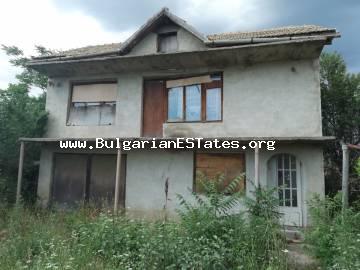 Недвижимость для продажи в Болгарии. Купить двухэтажный дом в деревне Зорница, всего в 50 км от города Бургас и в 20 км от города Средец.