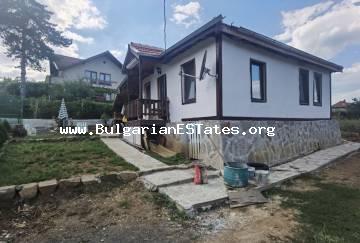 Частично отремонтированный дом на продажу в селе Письменово, всего в 7 км от пляжей курортного города Приморско в Болгарии!!!