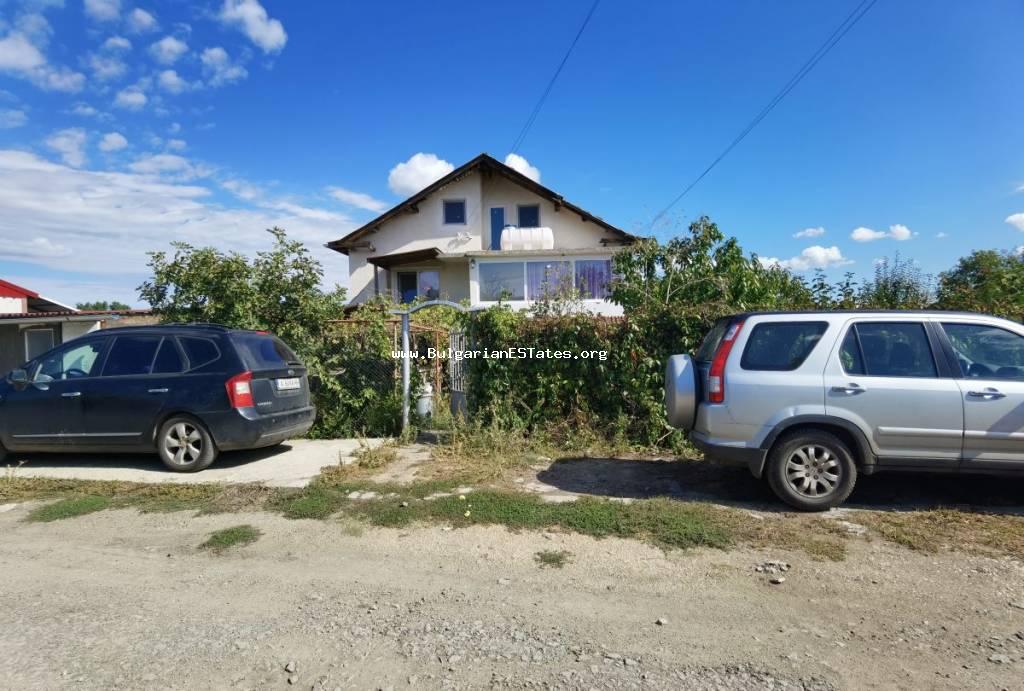Продается двухэтажный отремонтированный дом в деревне Дюлево, всего в 25 км от города Бургас и моря.