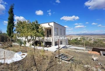 Выгодно!!! Новый дом с видом на море на продажу в селе Александрово, всего в 10 км от Солнечного Берега и моря, в 25 км от города Бургас, Болгария.