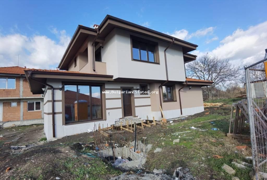 Продается новый дом в селе Полски Извор, всего в 12 км от города Бургас, Болгария!!!