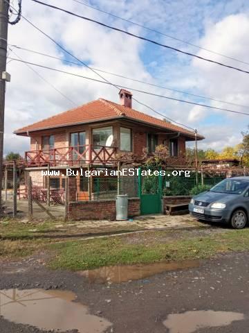 Продается большой дом в пригороде г. Бургас в селе Ливада в 20 км от города и моря в центре села возле магазина.
