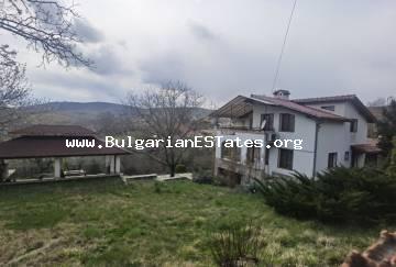 Продается новый трехэтажный дом в деревне Изгрев, всего в 4 км от города Царево и моря, в 70 км от города Бургас, гор Странджа, Болгария!