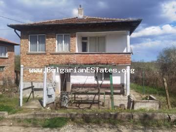 Двухэтажный дом на продажу в селе Грамматиково, в сердце гор Странджа и всего в 30 км от города Царево и моря, в 70 км до города Бургас, Болгария!