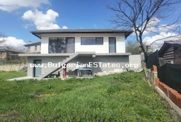 Новый дом на продажу в самом сердце горы Странджа, село Кости, всего в 22 км от города Царево и моря, Болгария!