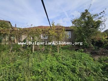 Продается дом в горах Странджа, в селе Кости, всего в 22 км от города Царево и моря, Болгария.