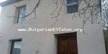 Продается частично отремонтированный дом в селе Момина Църква всего в 55 км от г. Бургас и моря.