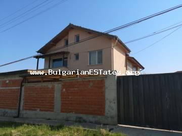 Продается большой дом в селе Черни Врых всего в 5 км от города Бургас и моря.