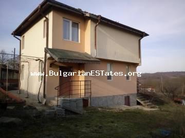 Новый двухэтажный дом к продажк в деревне Проход, в 40 км от города Бургас и в 12 км от города Средец.