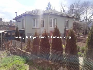 Продается отремонтированный дом в деревне Кости, всего в 25 км от города Царево и моря, Болгария.
