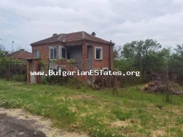 Продается отремонтированный дом в деревне Драчево, всего в 25 км от города Бургас и моря, Болгария.