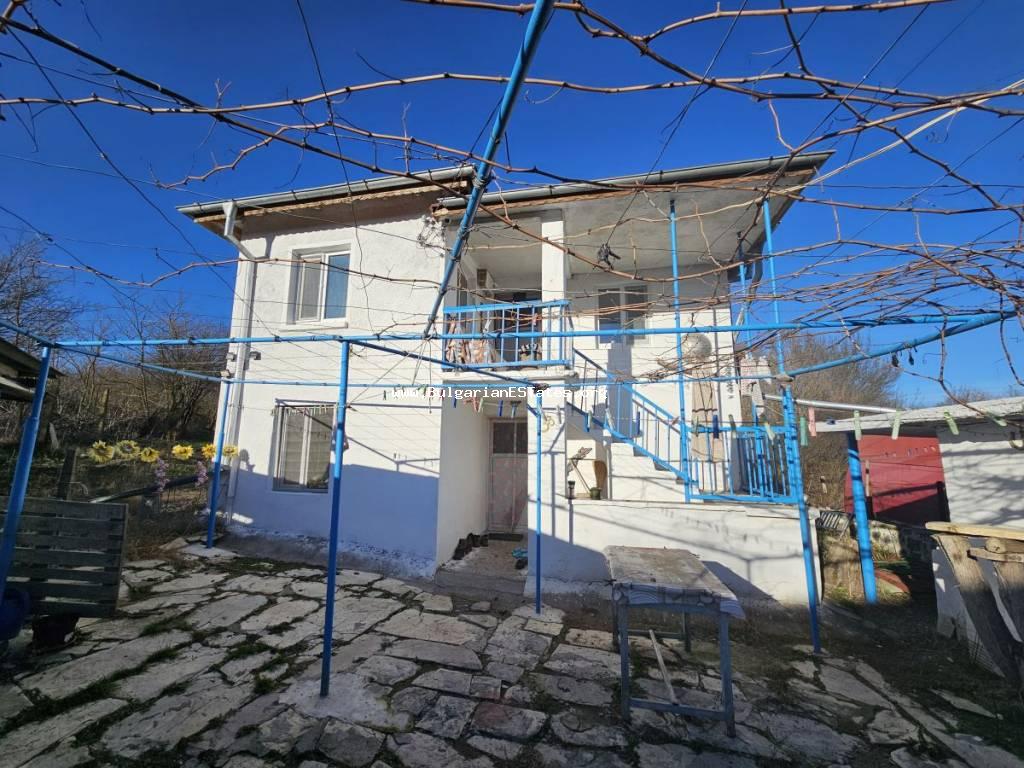 Предлагаем на продажу отремонтированный двухэтажный дом в селе Зорница, всего в 46 км от города Бургас и моря!! Отремонтированный дом в 46 км от моря, Болгария!