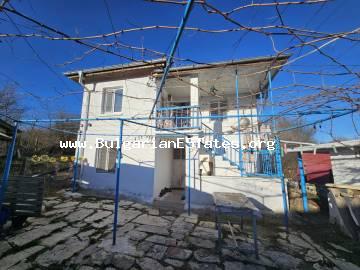 Предлагаем на продажу отремонтированный двухэтажный дом в селе Зорница, всего в 46 км от города Бургас и моря!! Отремонтированный дом в 46 км от моря, Болгария!